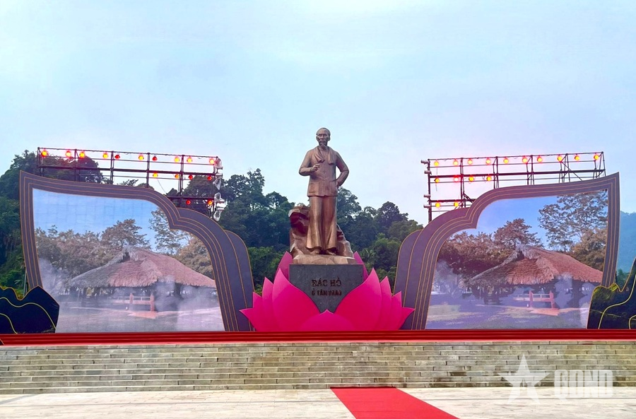 Bác Hồ trong ngôn ngữ điêu khắc thời nay